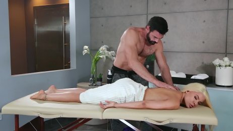 Masseur fucked his hot blonde client during a session